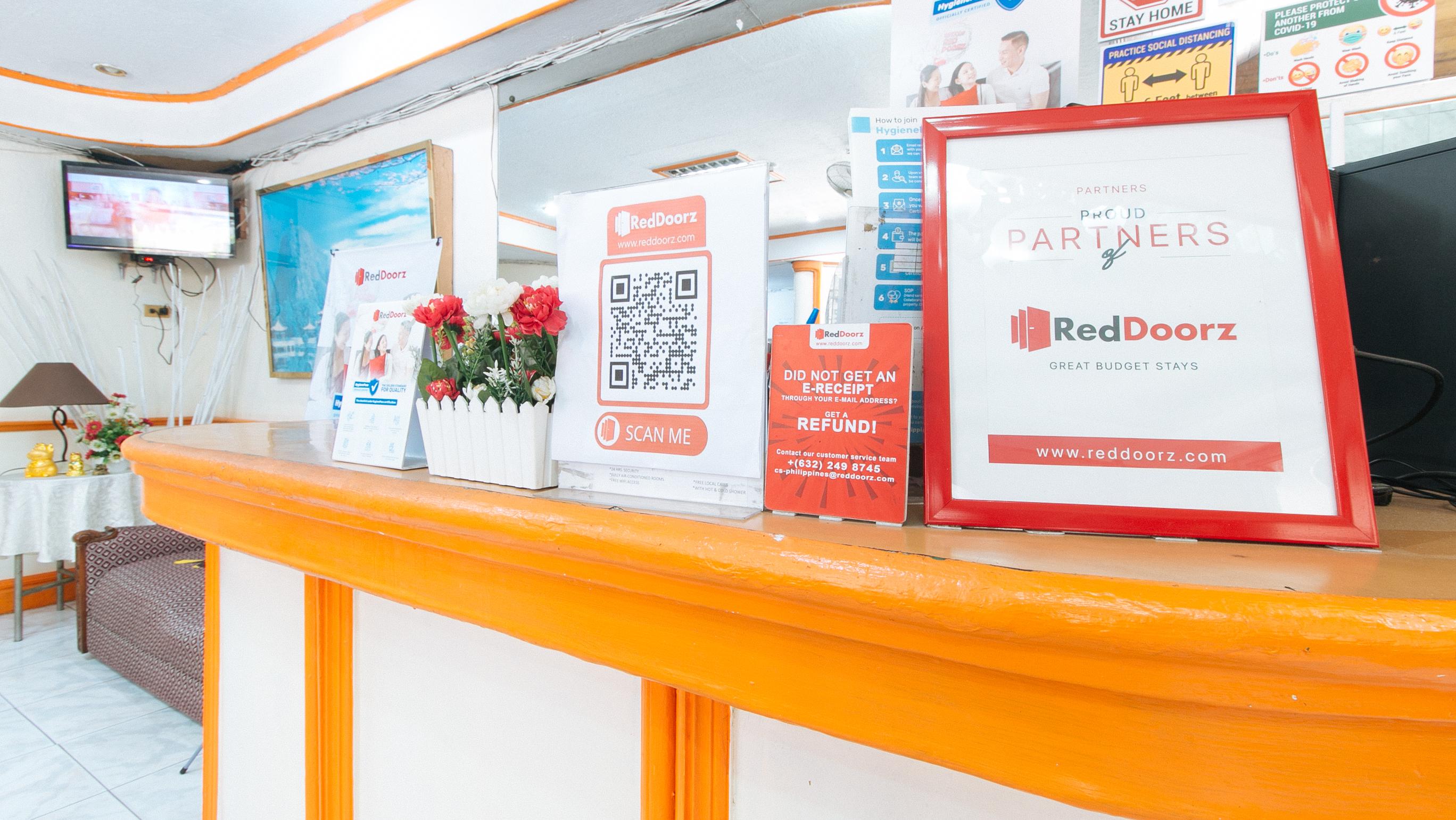 فندق Reddoorz Near East Avenue Medical Center كويزون سيتي المظهر الخارجي الصورة