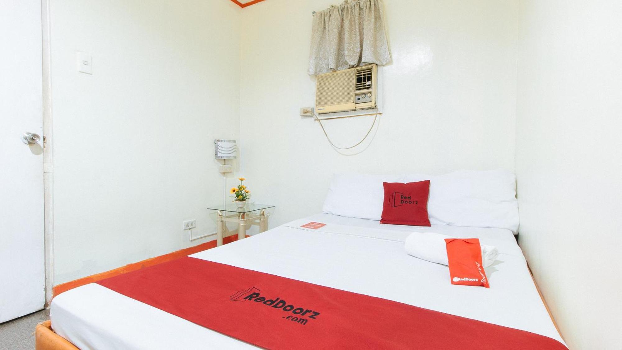 فندق Reddoorz Near East Avenue Medical Center كويزون سيتي المظهر الخارجي الصورة