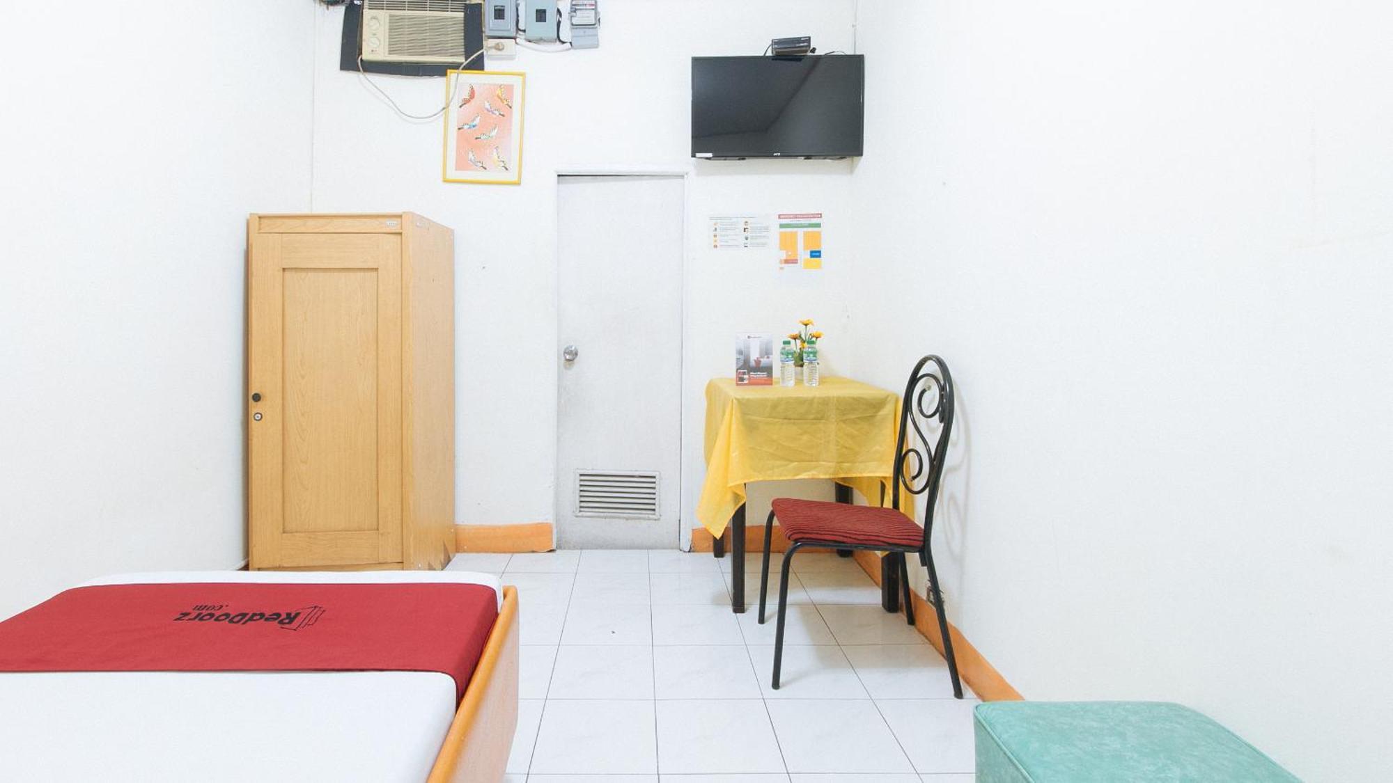 فندق Reddoorz Near East Avenue Medical Center كويزون سيتي المظهر الخارجي الصورة