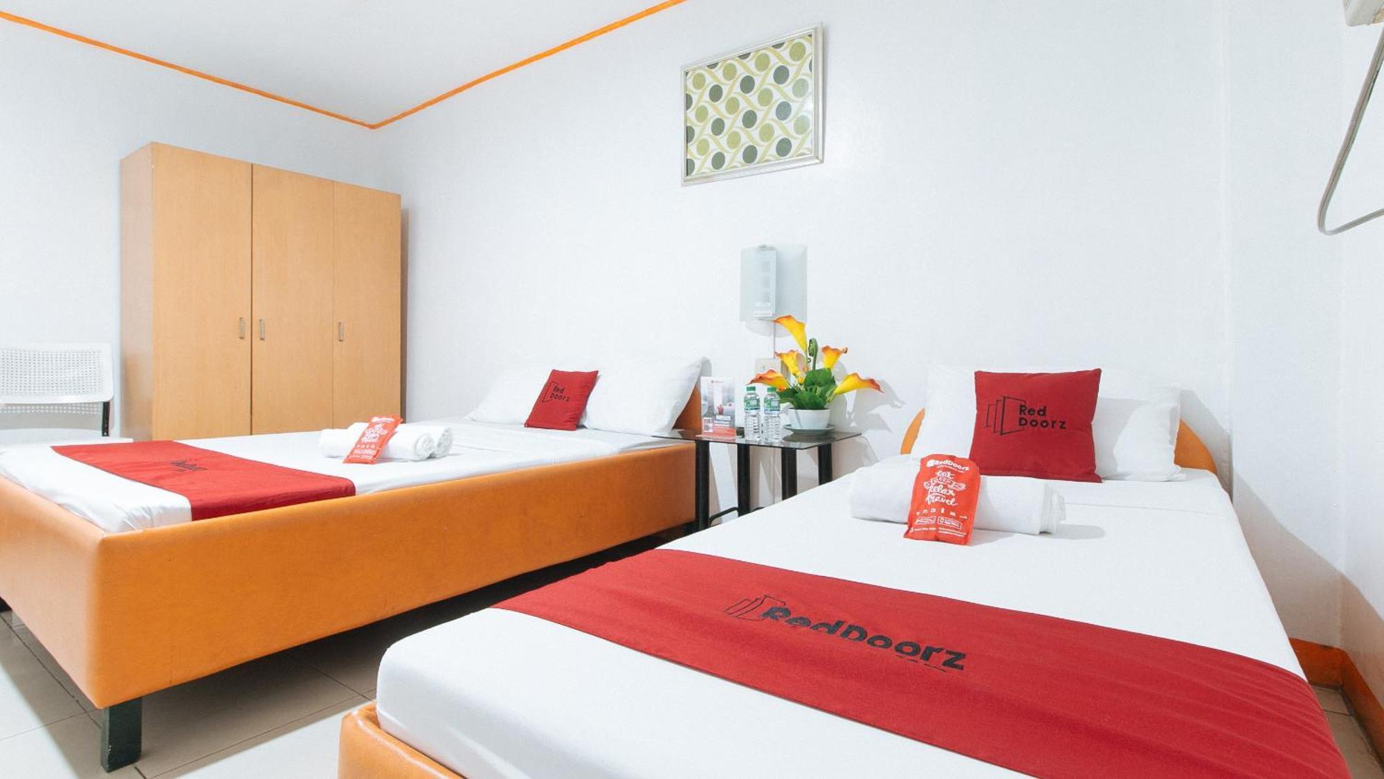 فندق Reddoorz Near East Avenue Medical Center كويزون سيتي المظهر الخارجي الصورة