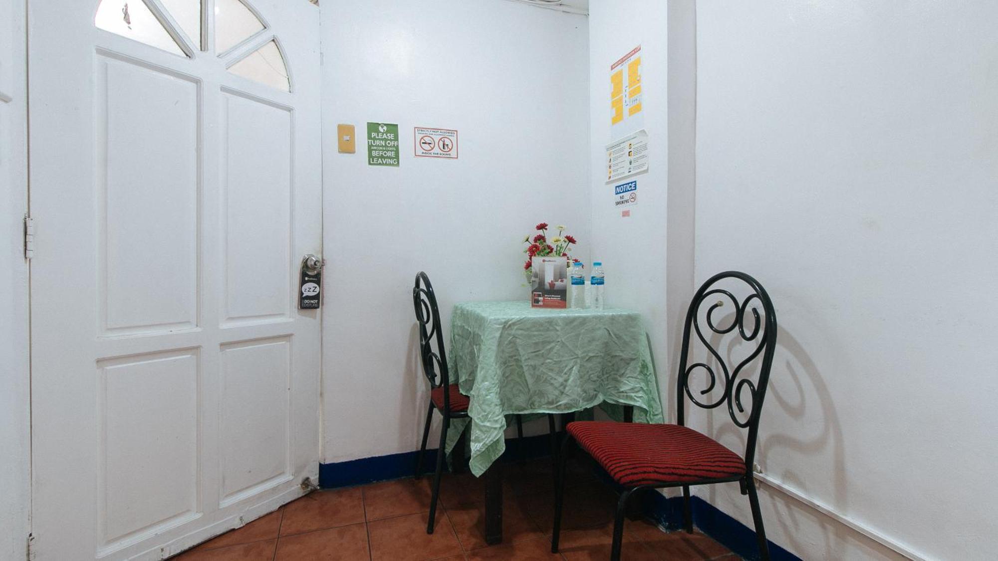 فندق Reddoorz Near East Avenue Medical Center كويزون سيتي المظهر الخارجي الصورة