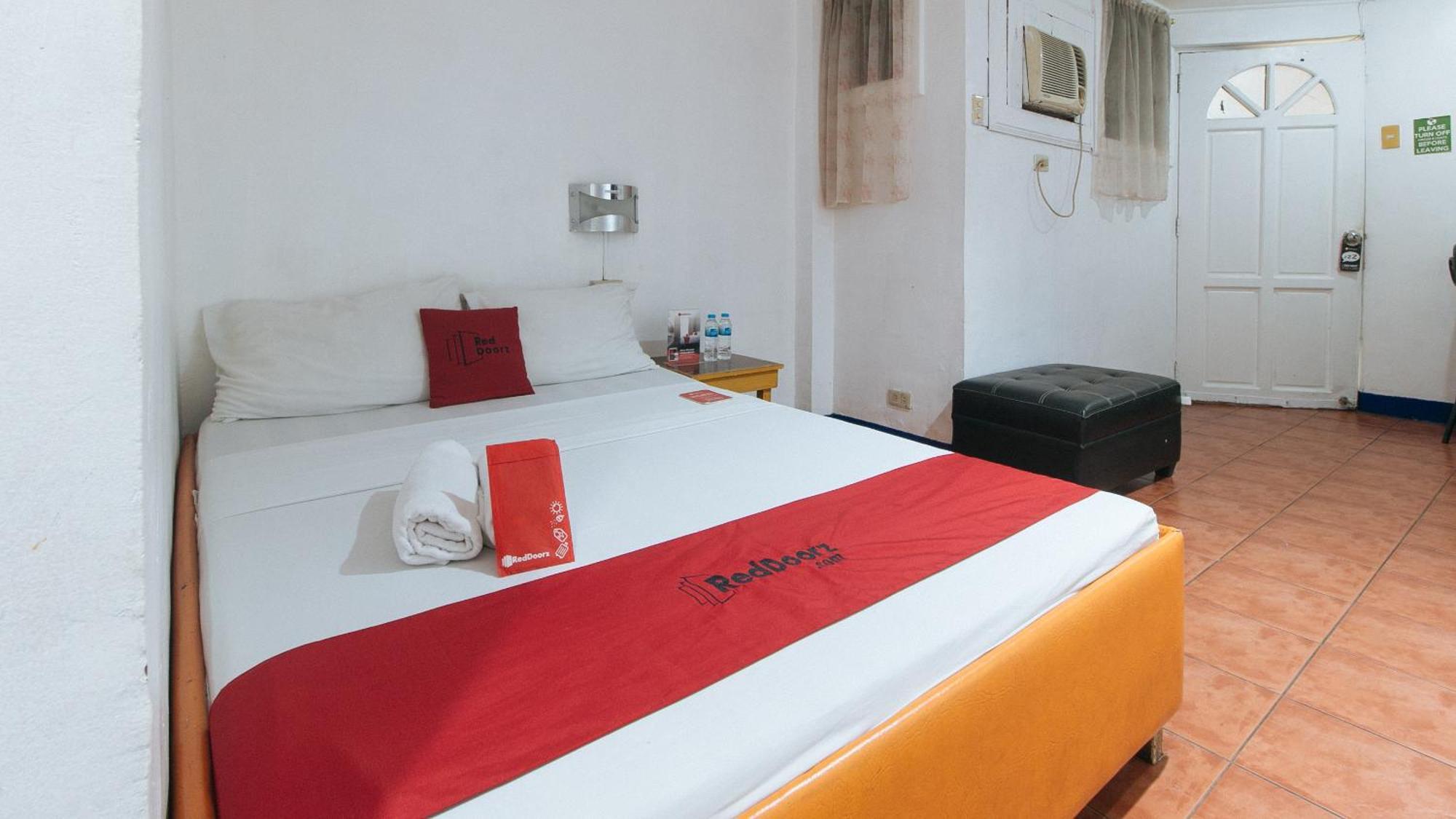 فندق Reddoorz Near East Avenue Medical Center كويزون سيتي المظهر الخارجي الصورة