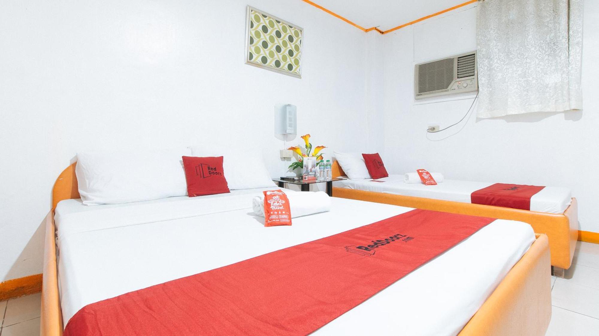 فندق Reddoorz Near East Avenue Medical Center كويزون سيتي المظهر الخارجي الصورة