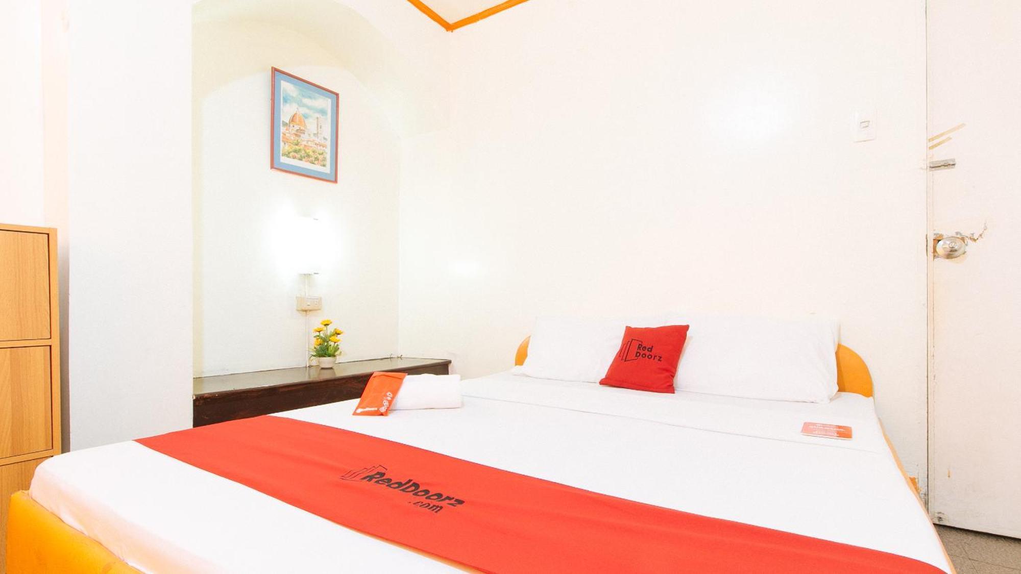 فندق Reddoorz Near East Avenue Medical Center كويزون سيتي المظهر الخارجي الصورة