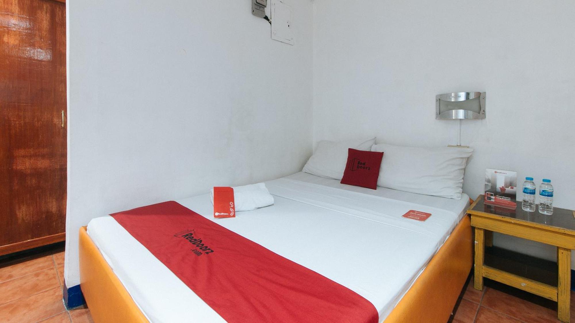 فندق Reddoorz Near East Avenue Medical Center كويزون سيتي المظهر الخارجي الصورة