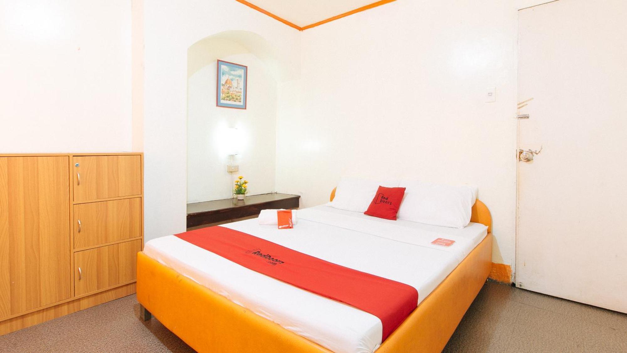 فندق Reddoorz Near East Avenue Medical Center كويزون سيتي المظهر الخارجي الصورة