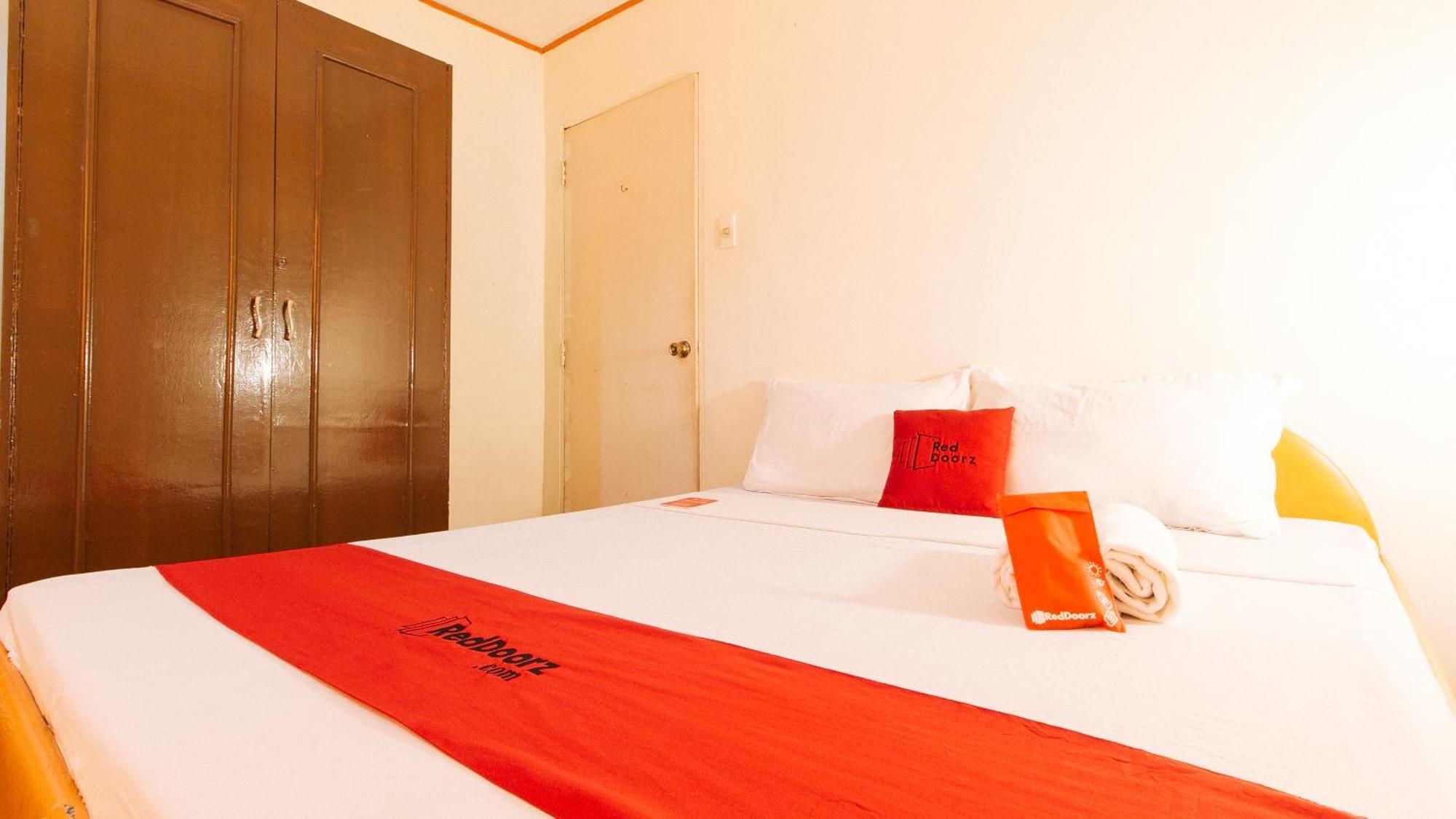 فندق Reddoorz Near East Avenue Medical Center كويزون سيتي المظهر الخارجي الصورة