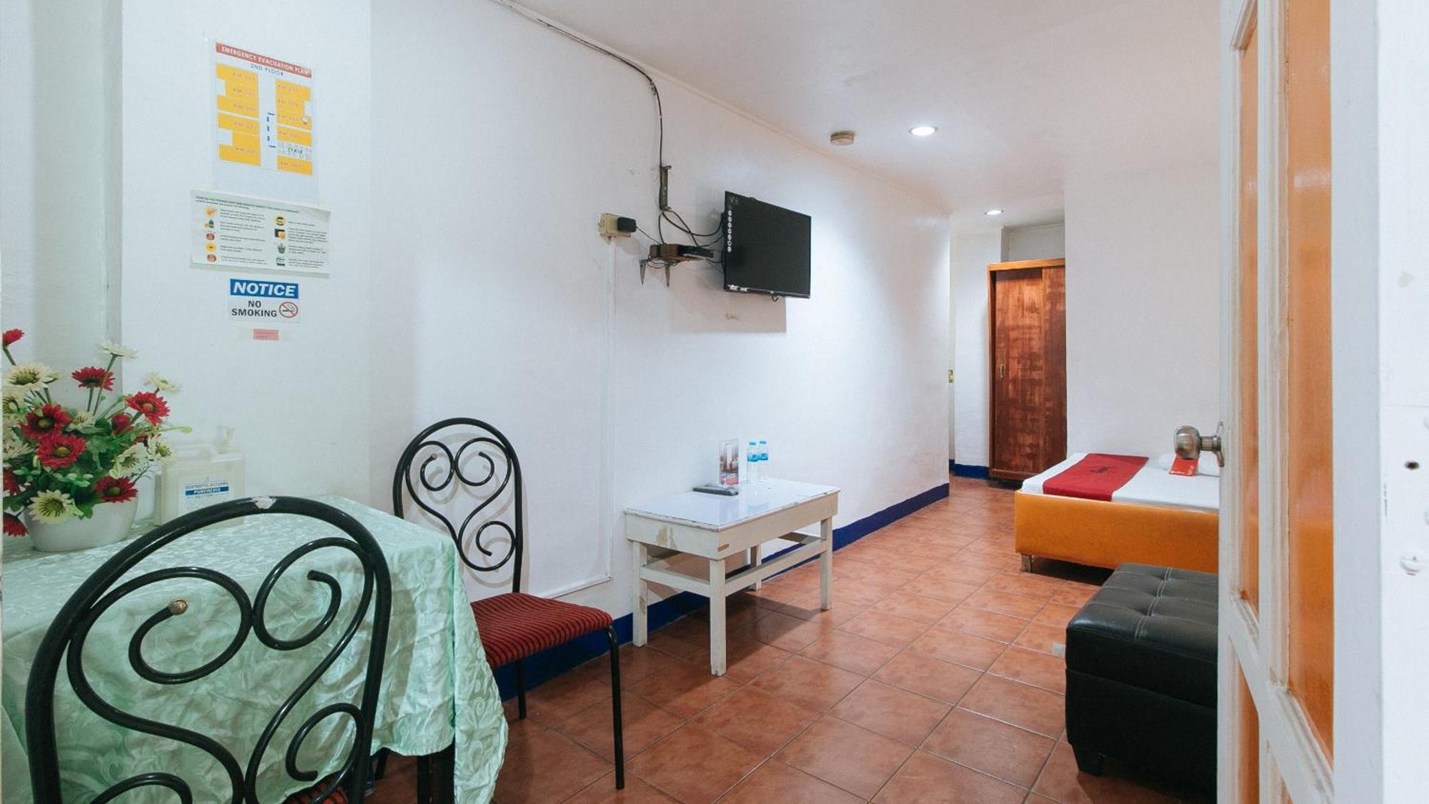 فندق Reddoorz Near East Avenue Medical Center كويزون سيتي المظهر الخارجي الصورة