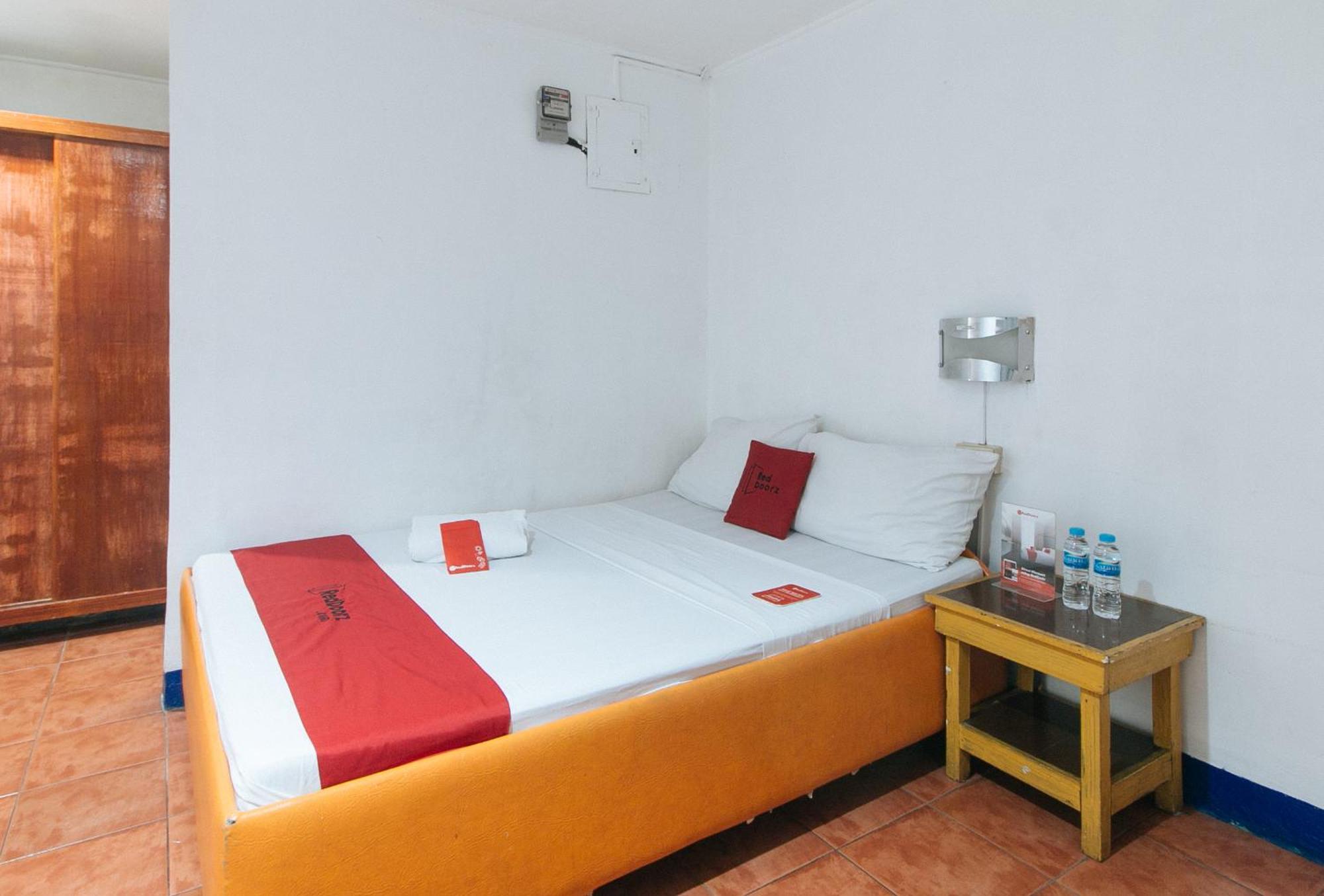 فندق Reddoorz Near East Avenue Medical Center كويزون سيتي المظهر الخارجي الصورة