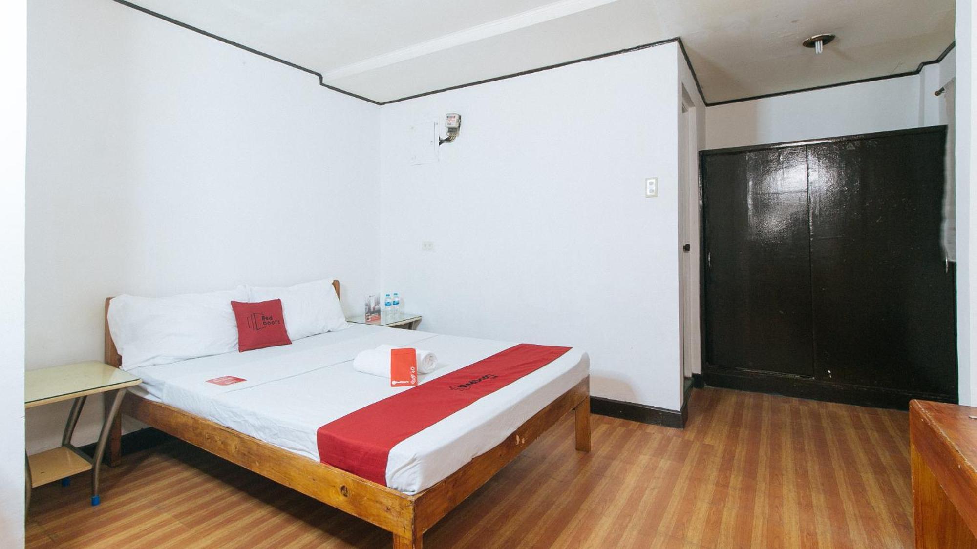 فندق Reddoorz Near East Avenue Medical Center كويزون سيتي المظهر الخارجي الصورة