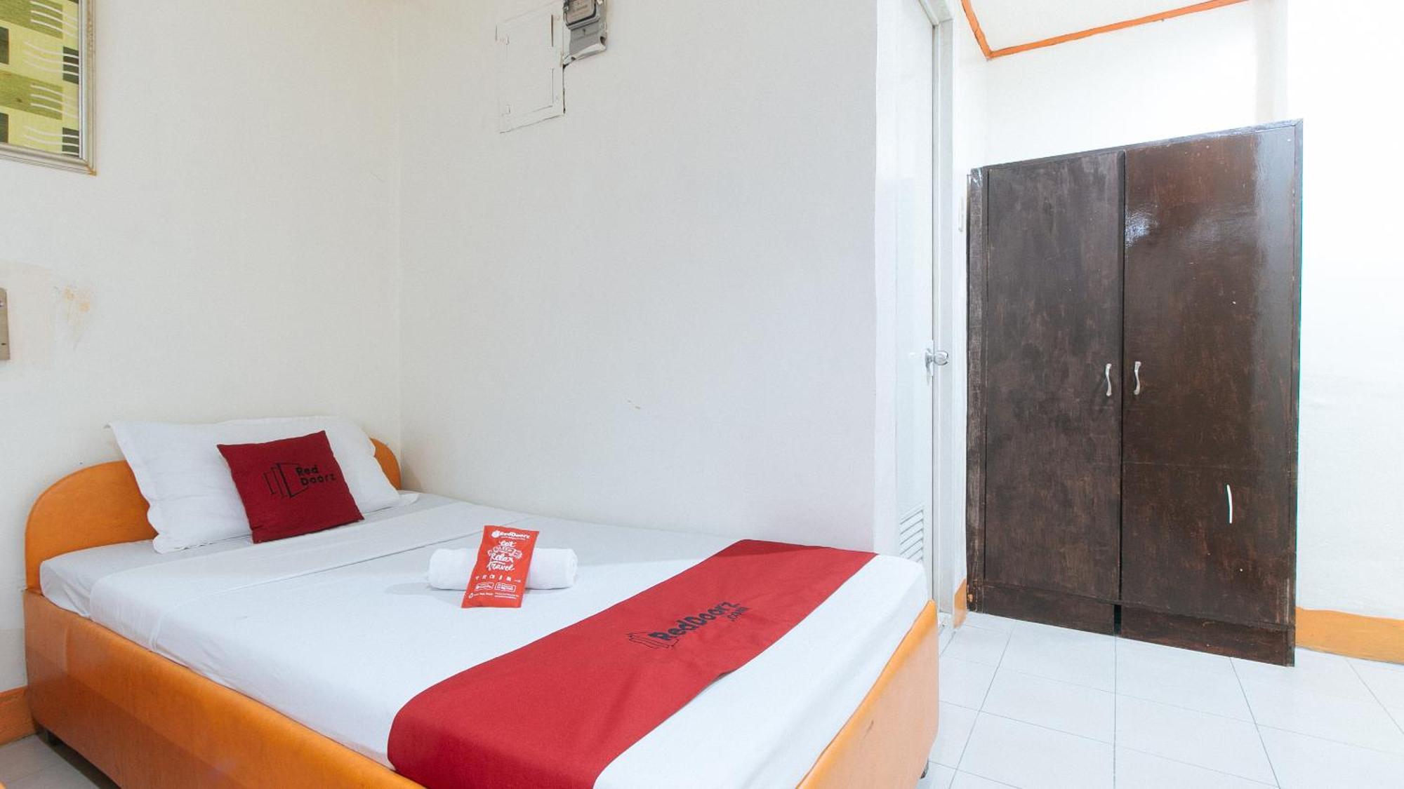 فندق Reddoorz Near East Avenue Medical Center كويزون سيتي المظهر الخارجي الصورة