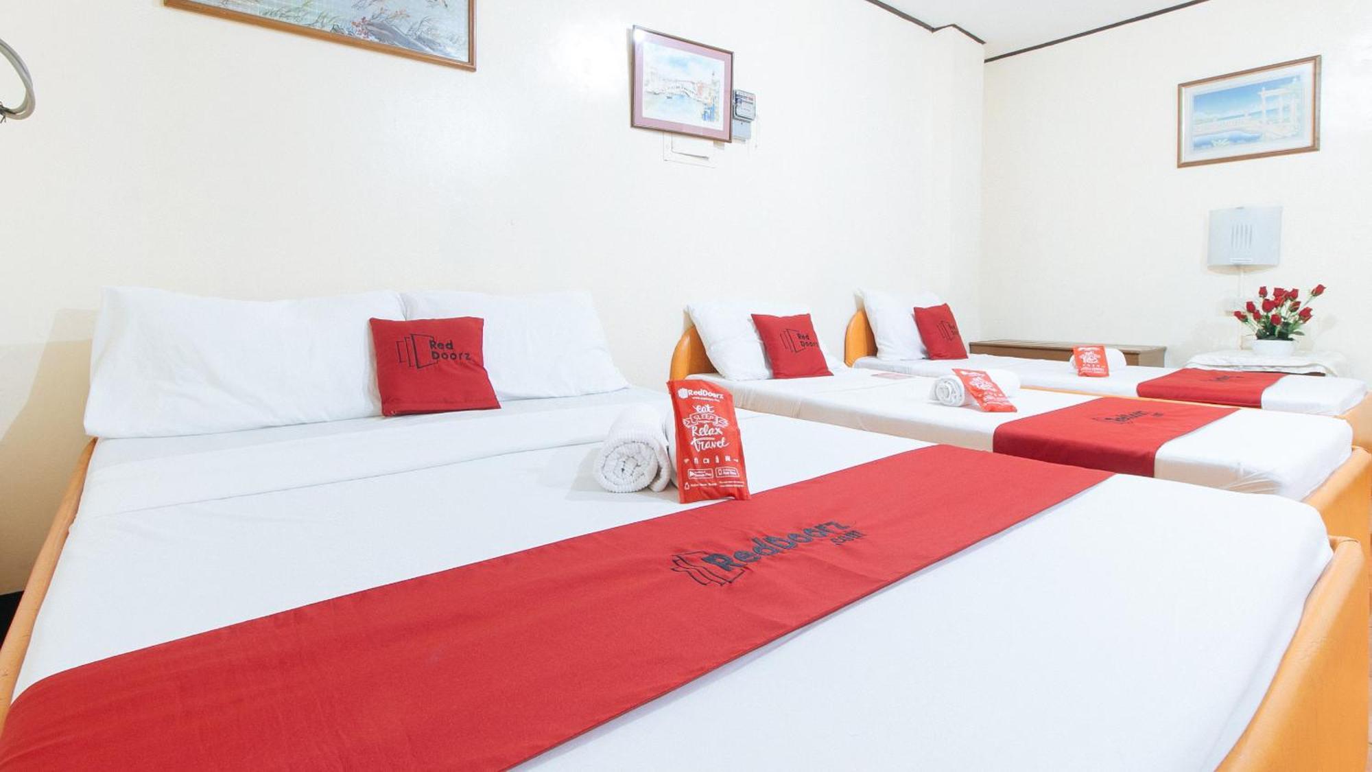 فندق Reddoorz Near East Avenue Medical Center كويزون سيتي المظهر الخارجي الصورة