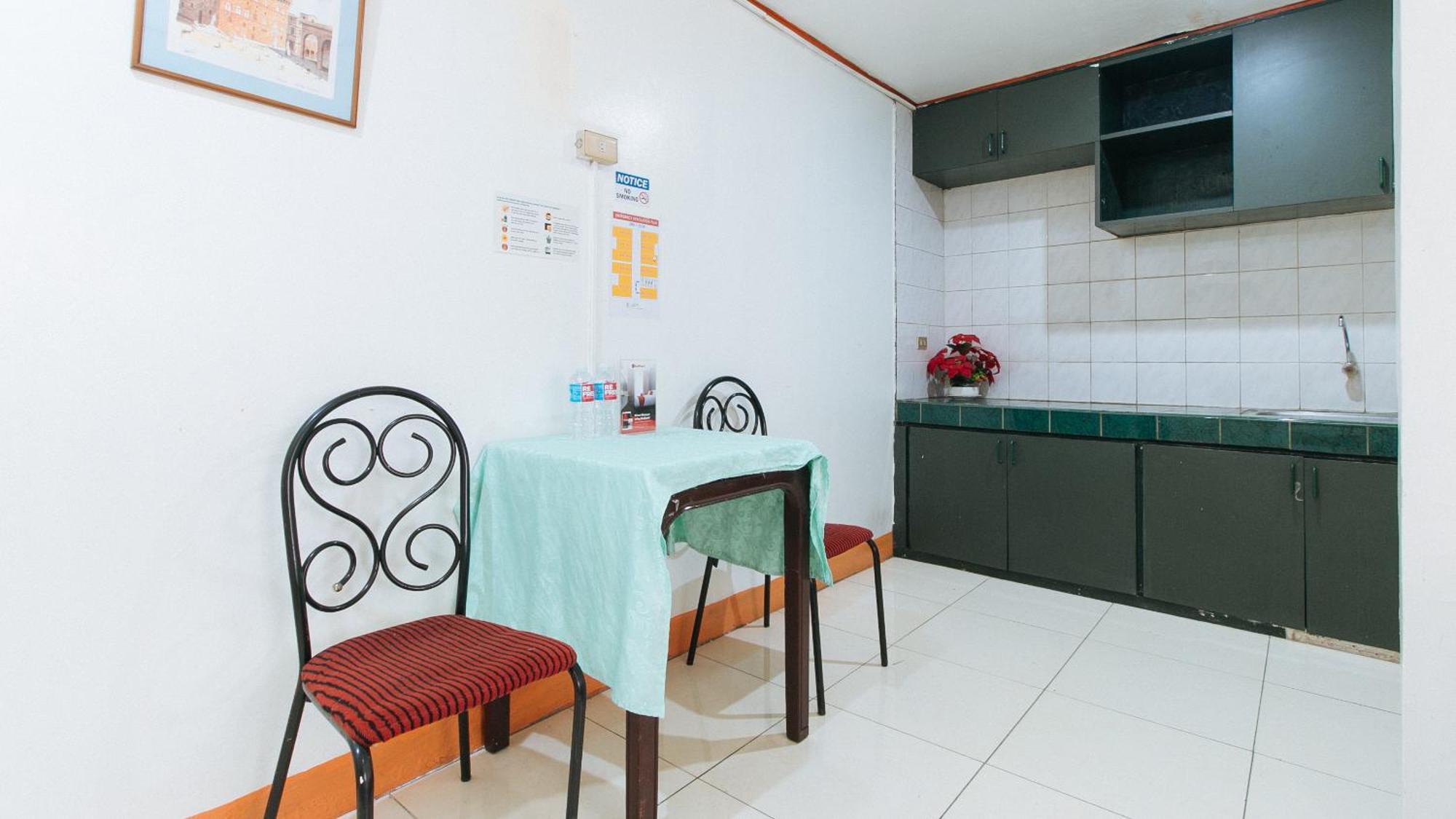 فندق Reddoorz Near East Avenue Medical Center كويزون سيتي المظهر الخارجي الصورة