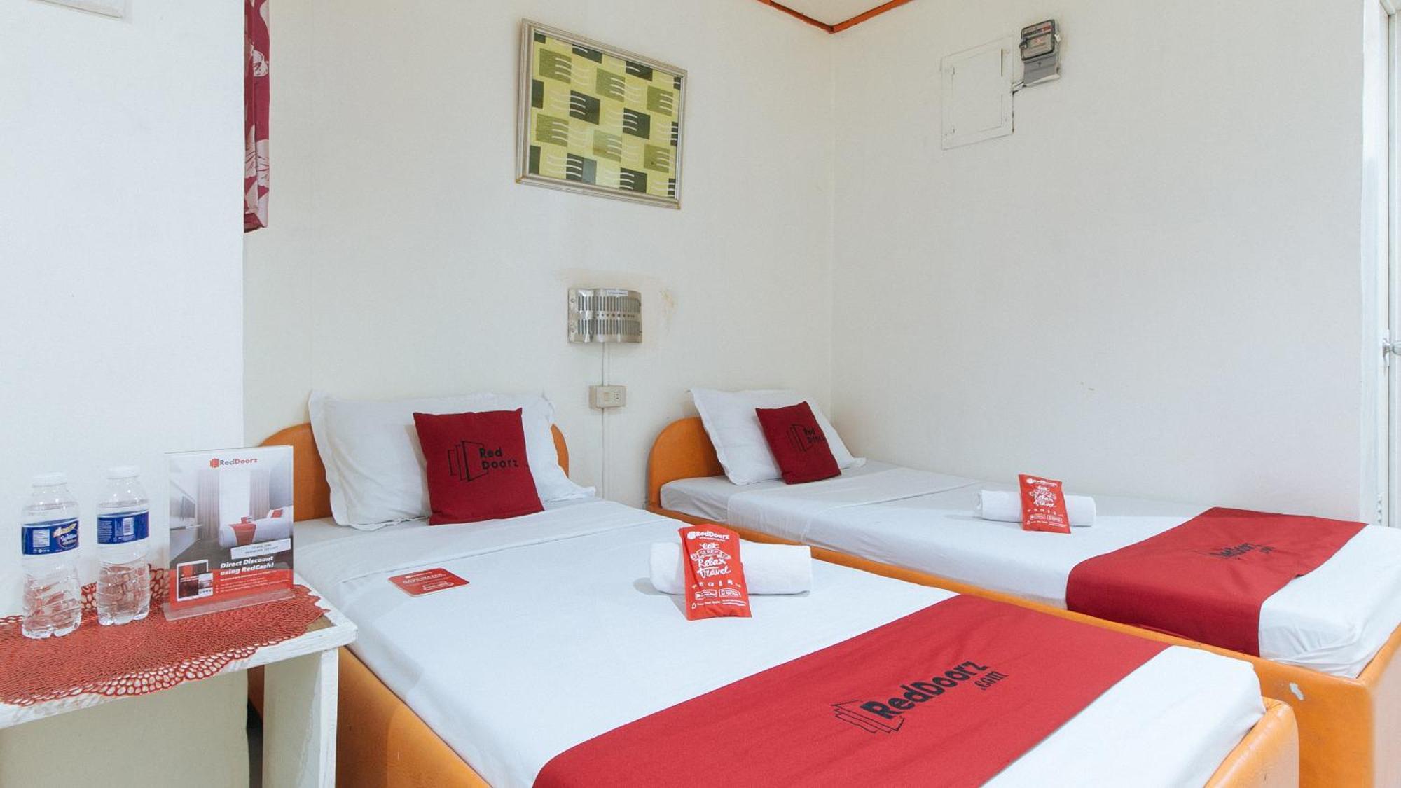 فندق Reddoorz Near East Avenue Medical Center كويزون سيتي المظهر الخارجي الصورة
