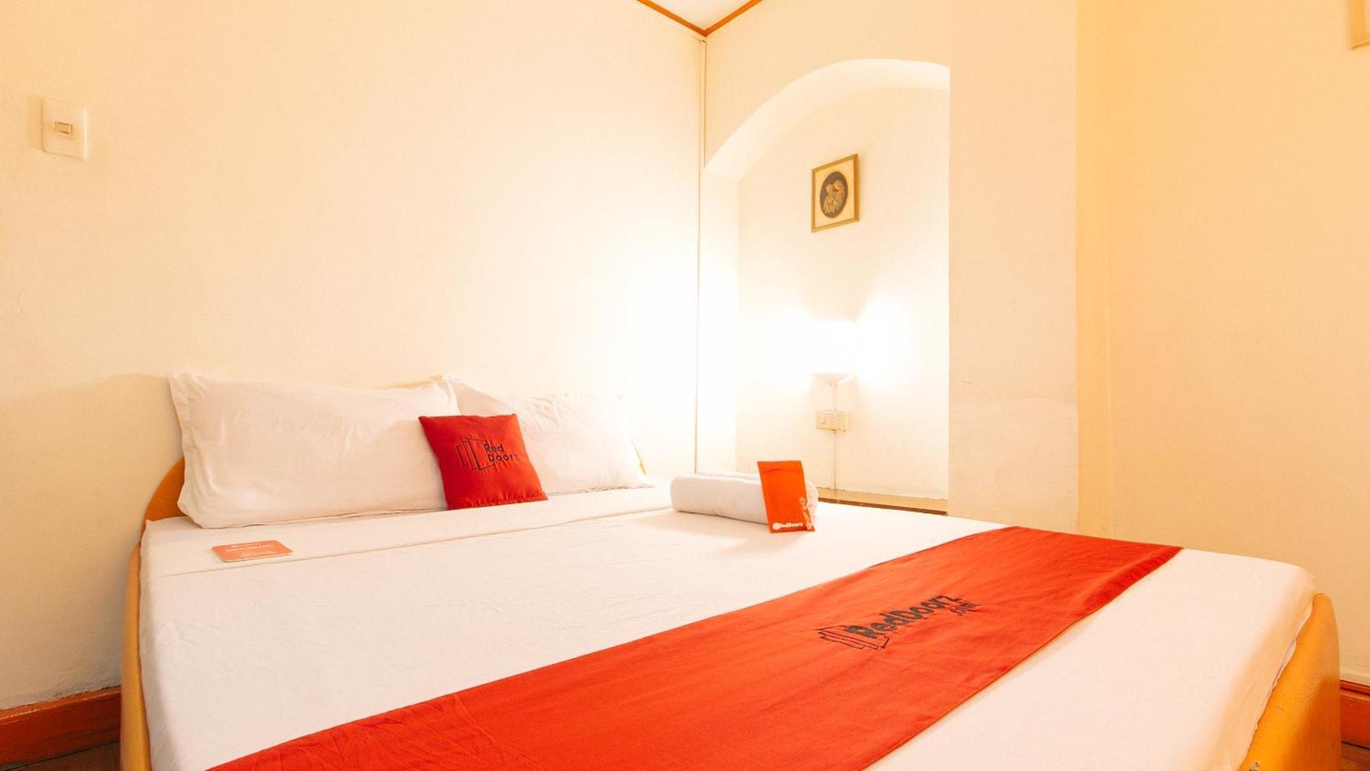 فندق Reddoorz Near East Avenue Medical Center كويزون سيتي المظهر الخارجي الصورة