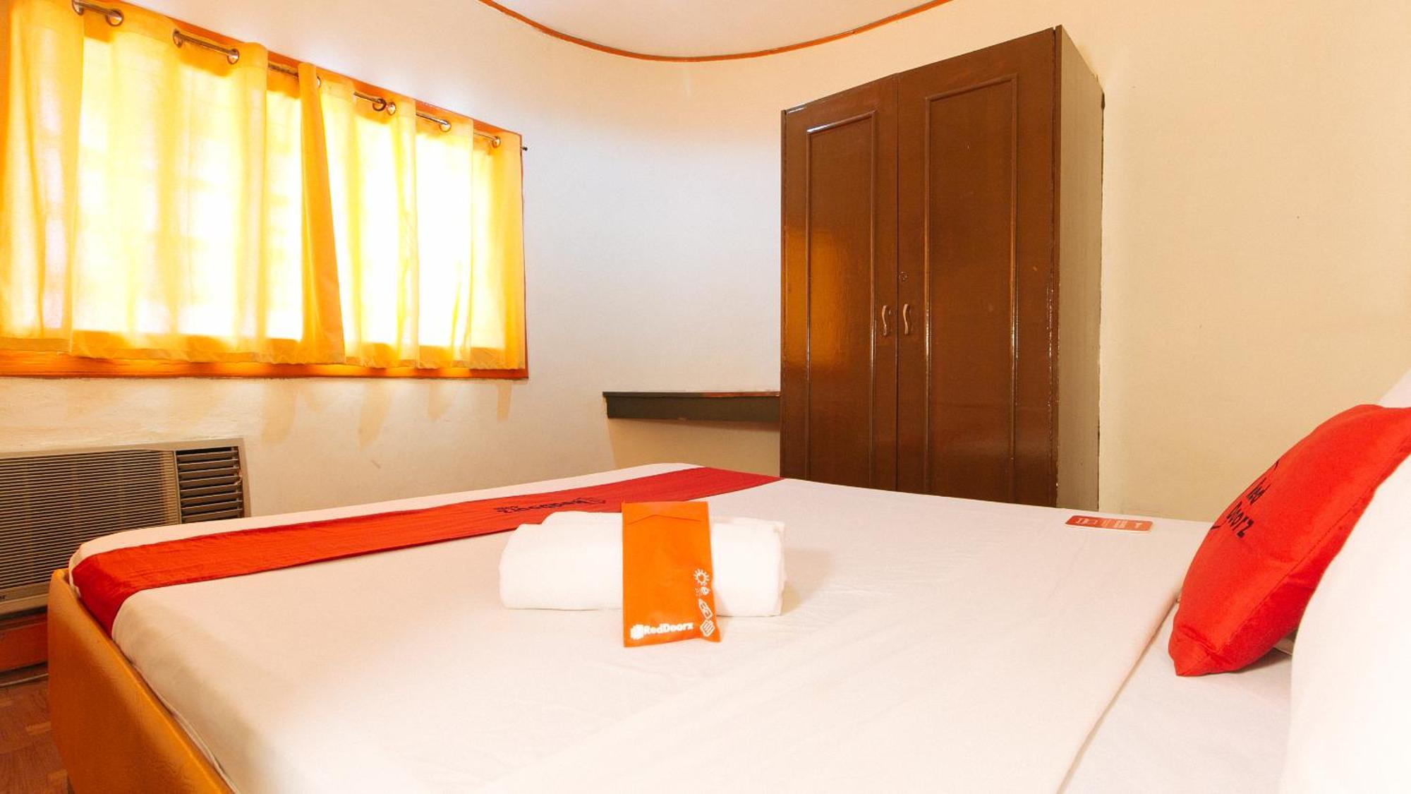 فندق Reddoorz Near East Avenue Medical Center كويزون سيتي المظهر الخارجي الصورة