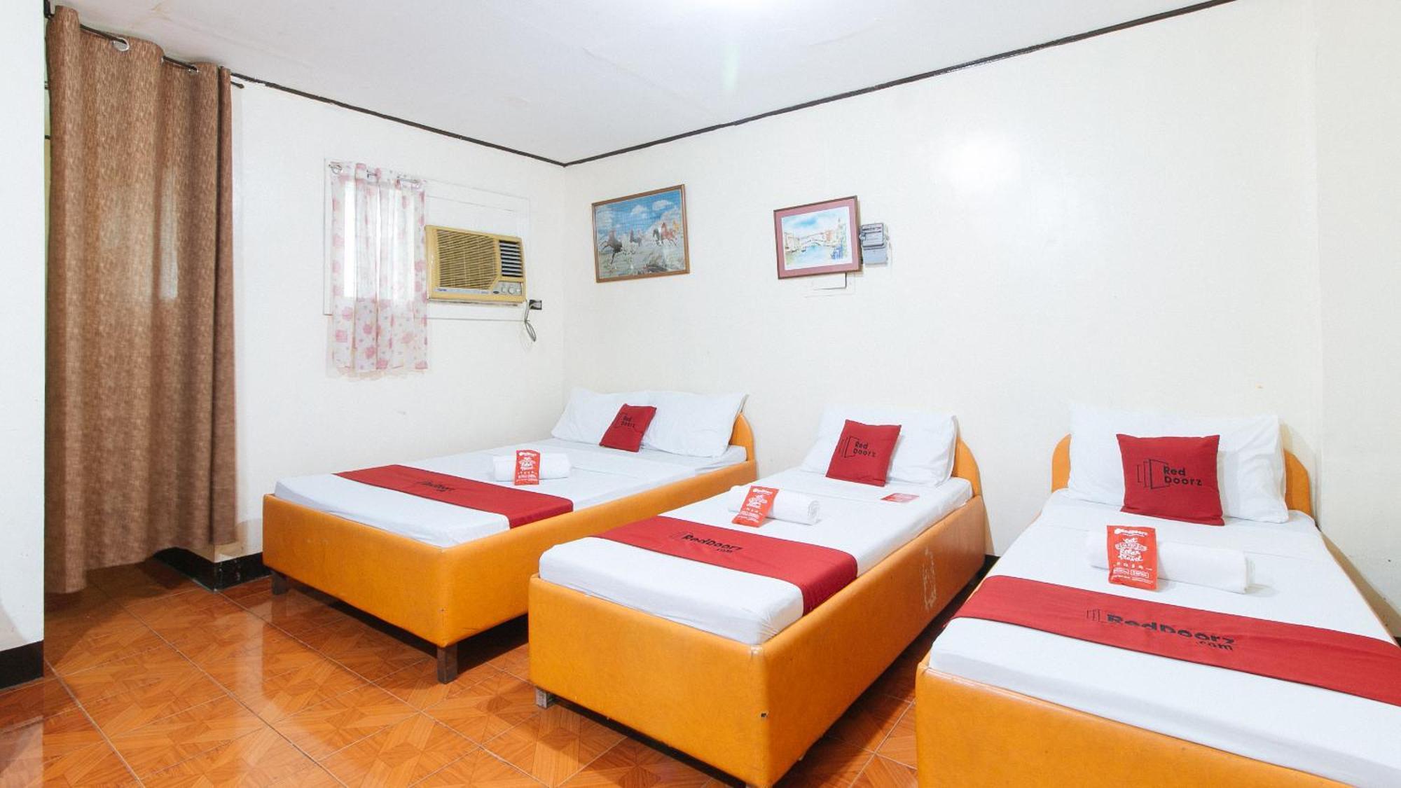 فندق Reddoorz Near East Avenue Medical Center كويزون سيتي المظهر الخارجي الصورة