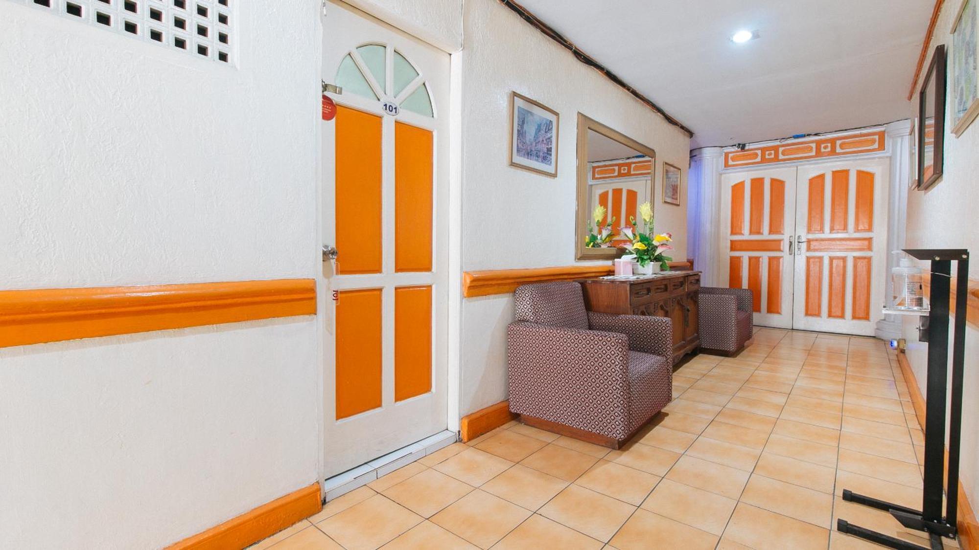فندق Reddoorz Near East Avenue Medical Center كويزون سيتي المظهر الخارجي الصورة