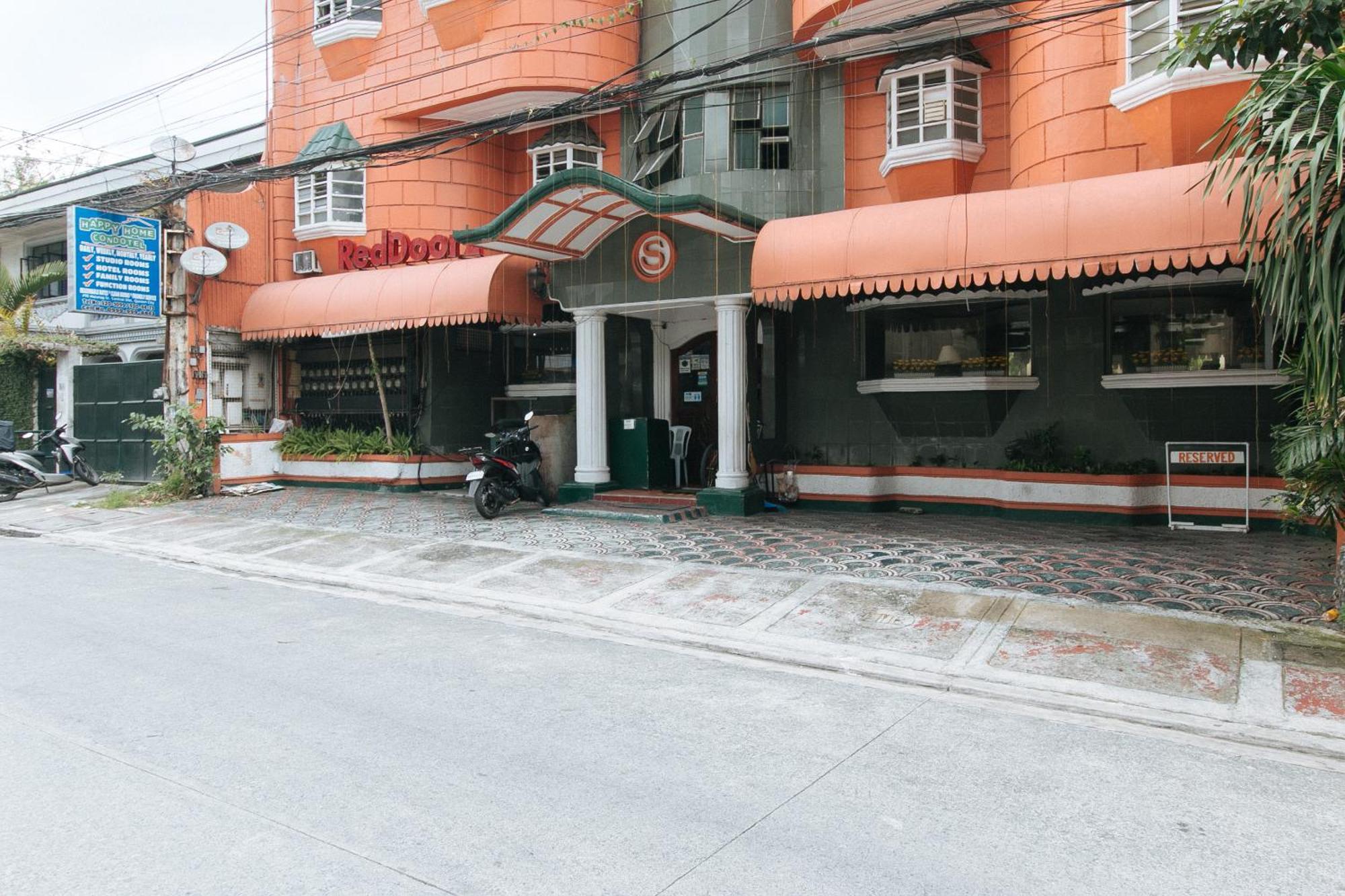 فندق Reddoorz Near East Avenue Medical Center كويزون سيتي المظهر الخارجي الصورة