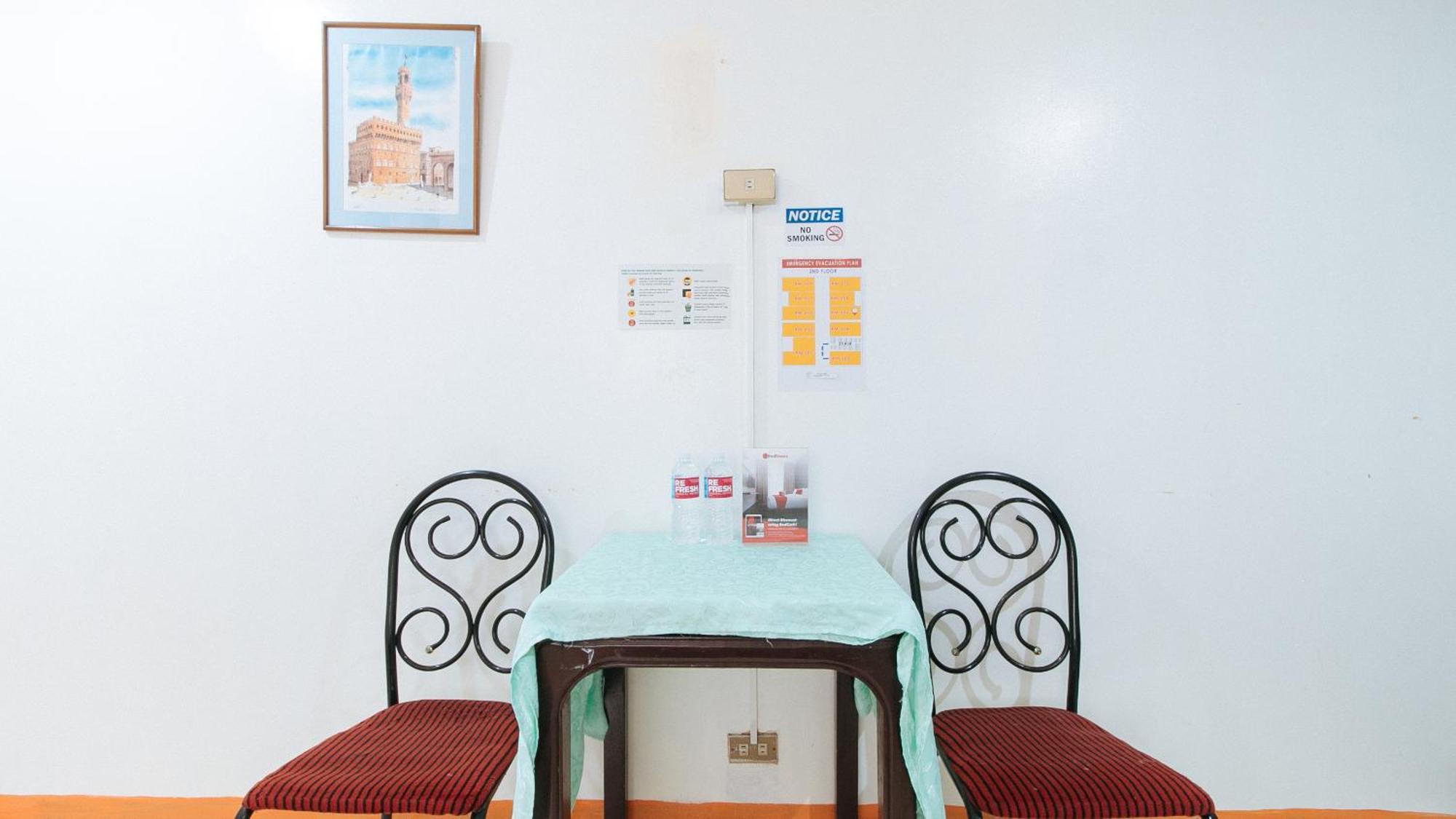 فندق Reddoorz Near East Avenue Medical Center كويزون سيتي المظهر الخارجي الصورة